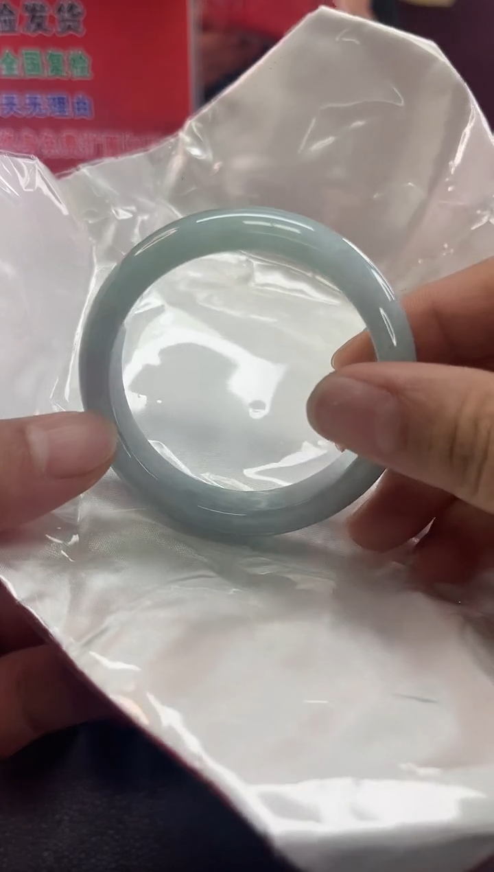 翡翠手镯未镶嵌翡翠1