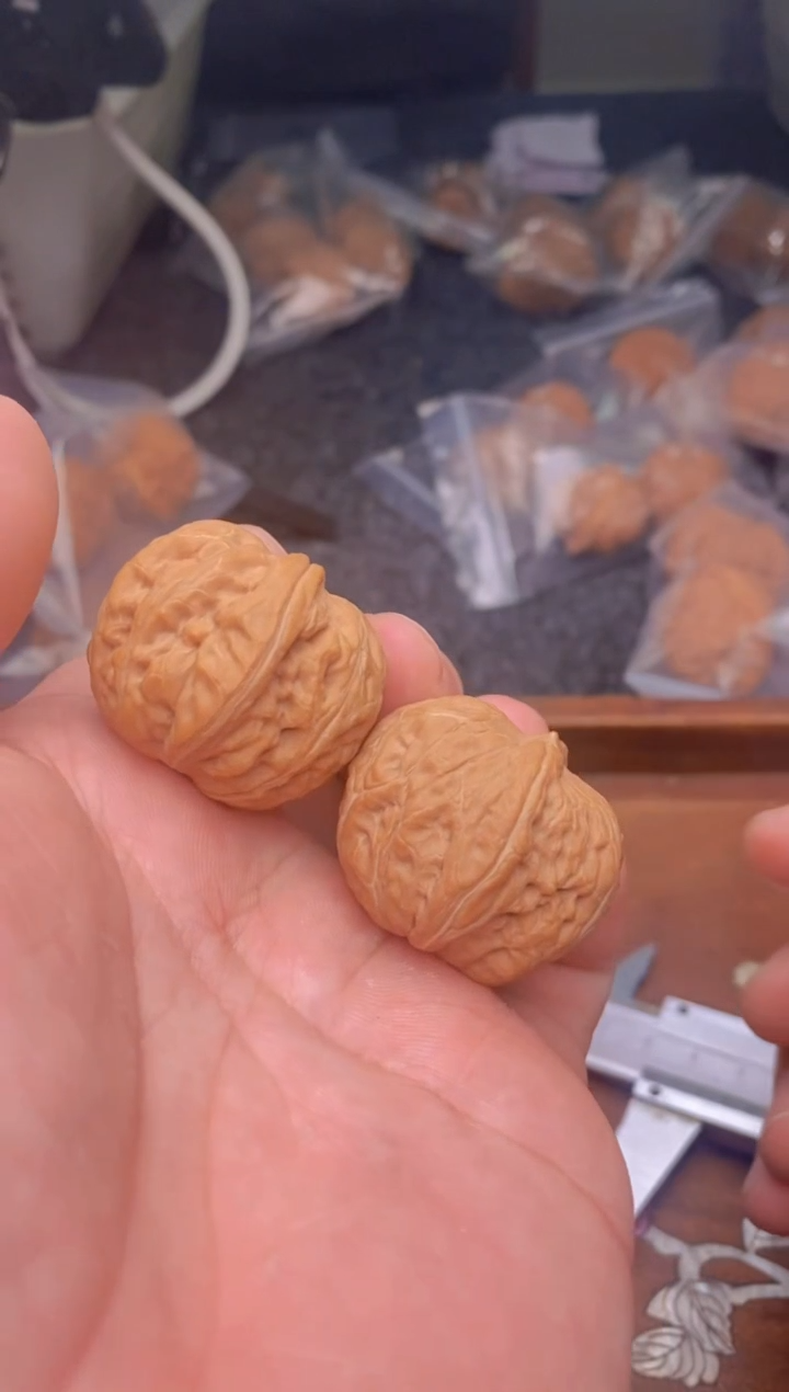 【闪购商品】文玩核桃把件B101号34尺元宝