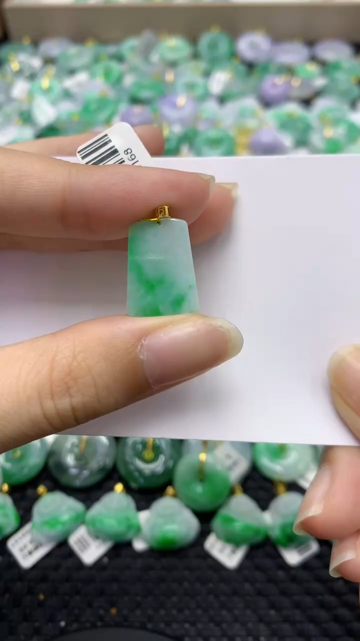 翡翠18K金镶嵌颈饰天然缅甸翡翠A货