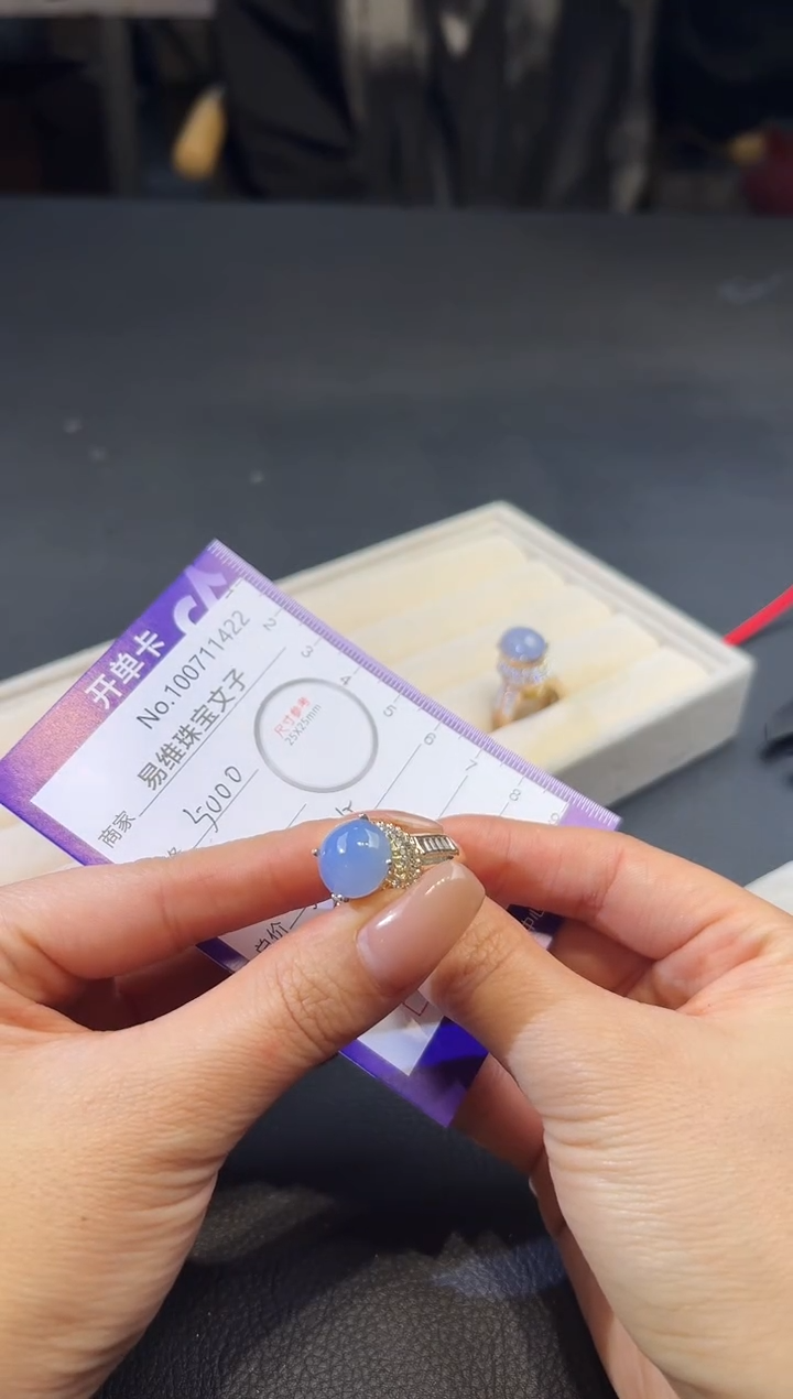 颈饰未镶嵌翡翠春****3100711422随机仅发一件