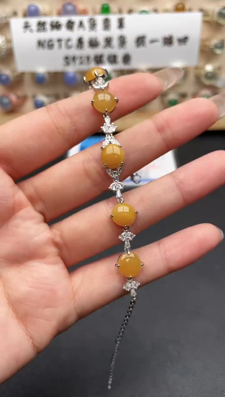 未镶嵌戒指翡翠一物一证一礼盒