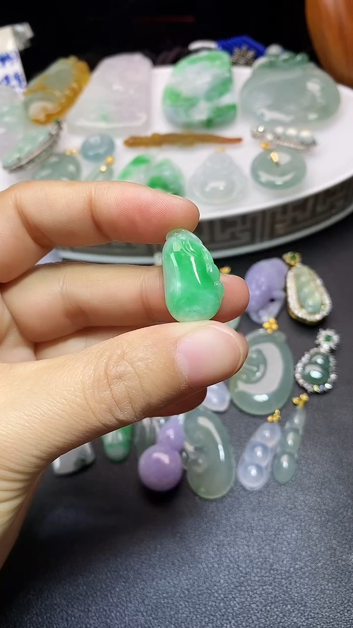 颈饰未镶嵌翡翠吊坠