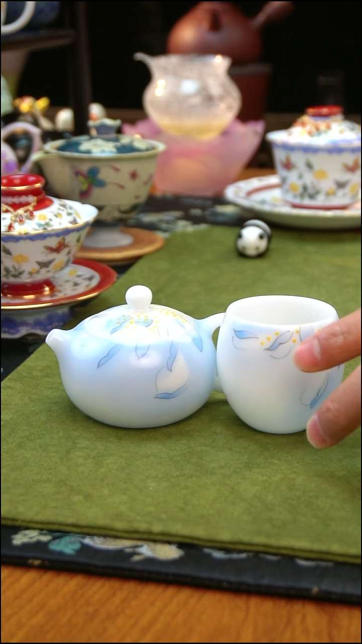 专做手绘和手工茶具的直播间
