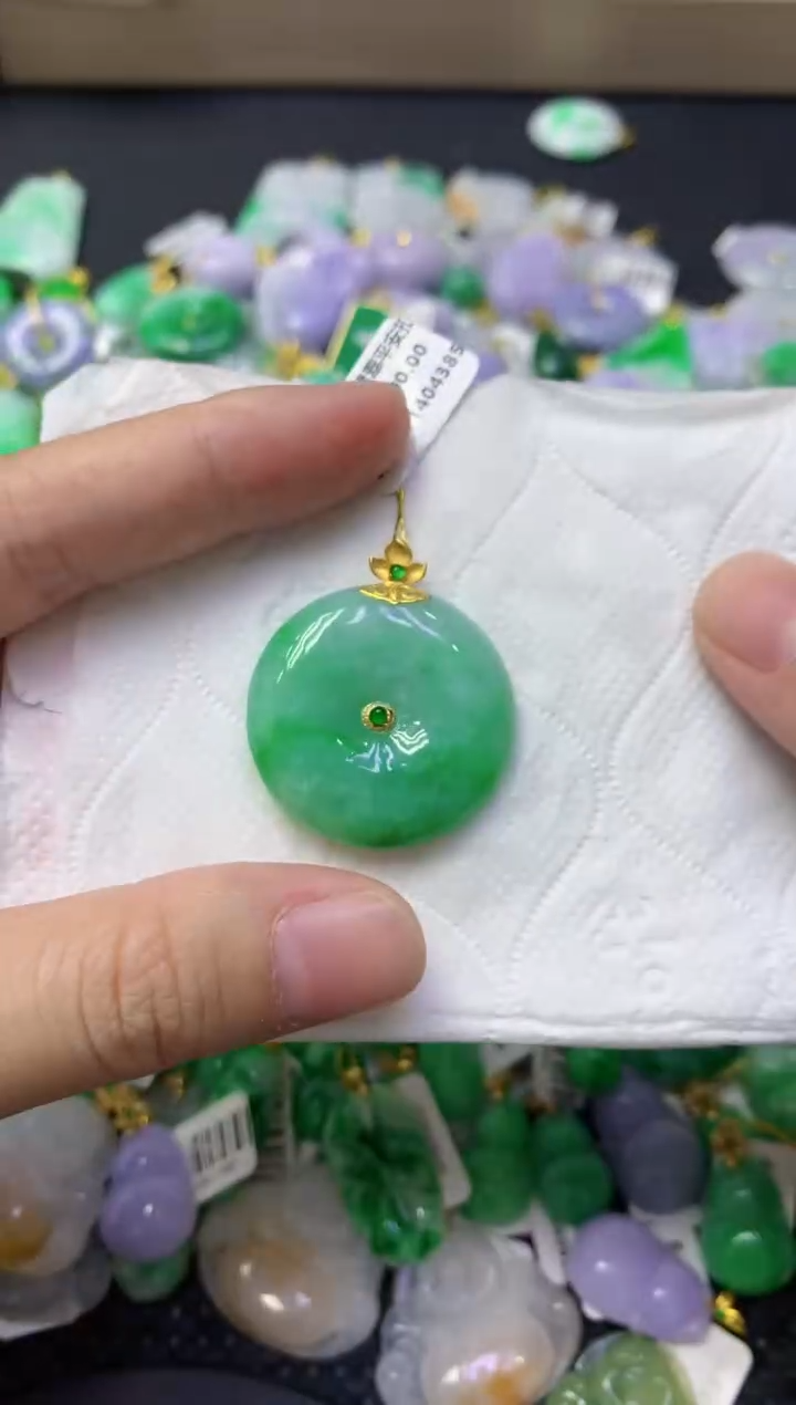 颈饰18K金镶嵌翡翠天然缅甸翡翠A货