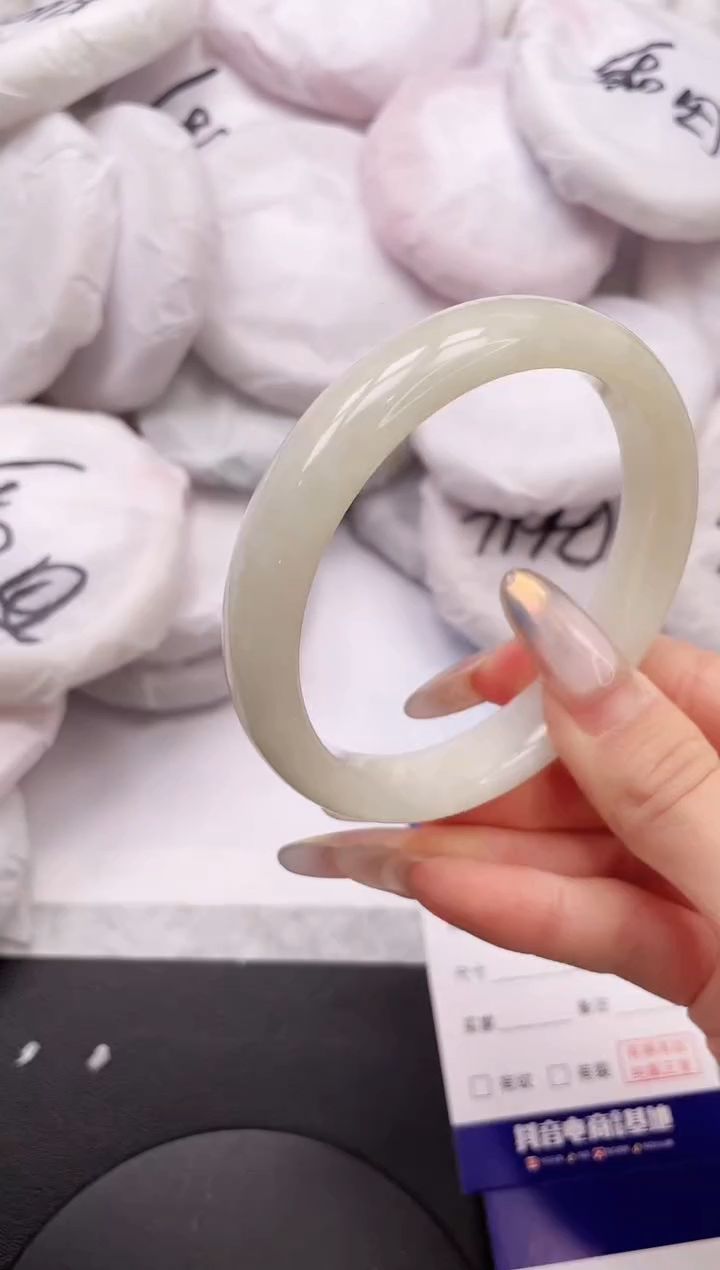 【闪购商品】和田玉手镯未镶嵌18L237-64