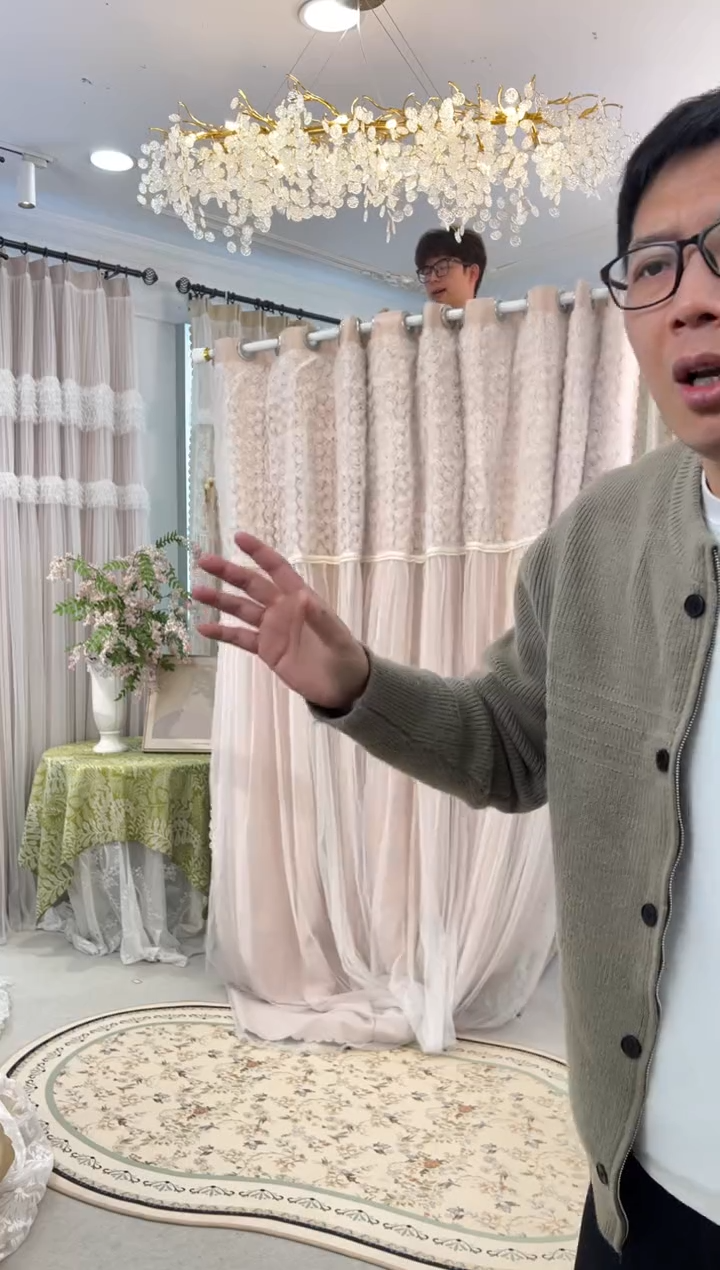 涤纶玫瑰花园粉色宽4米对开高2.7米（默认打孔款，挂钩款需要备注）