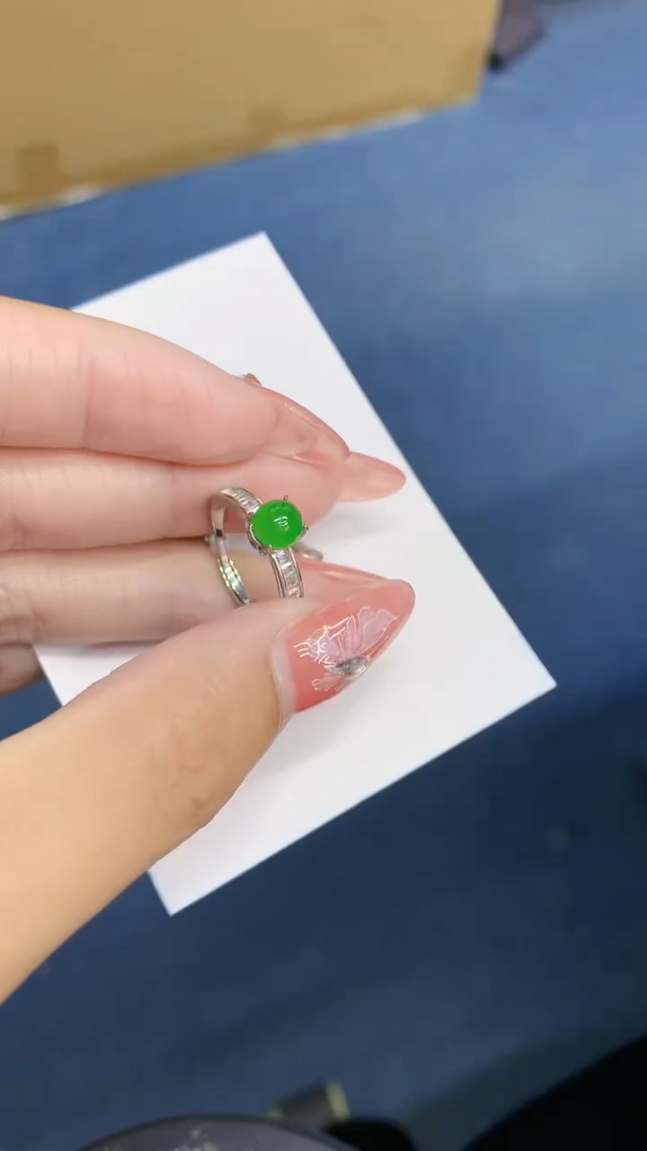 颈饰18K金镶嵌翡翠1