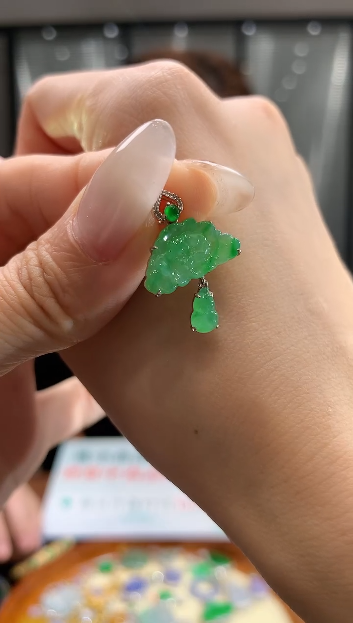 吊坠(不含链)18K金镶嵌翡翠17荷花吊坠