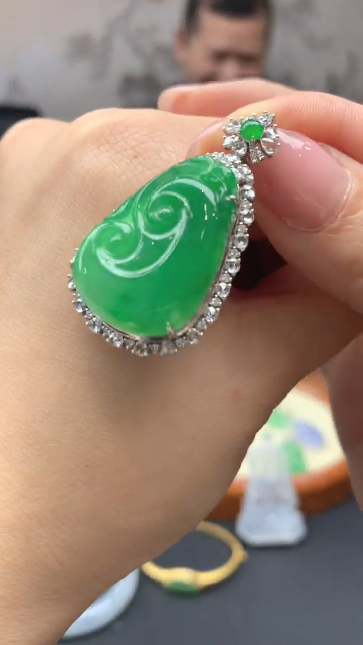 【闪购商品】翡翠颈饰18K金镶嵌17-天然翡翠