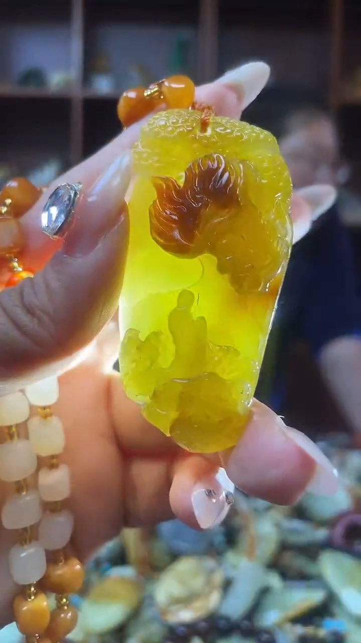 未镶嵌蛇纹石玉吊坠    