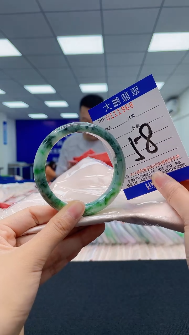 翡翠未镶嵌手镯AAAAAAAAAA
