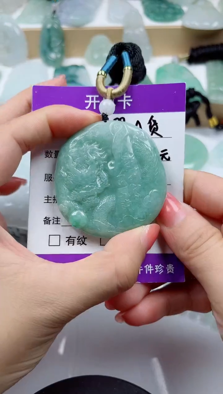 颈饰未镶嵌翡翠  