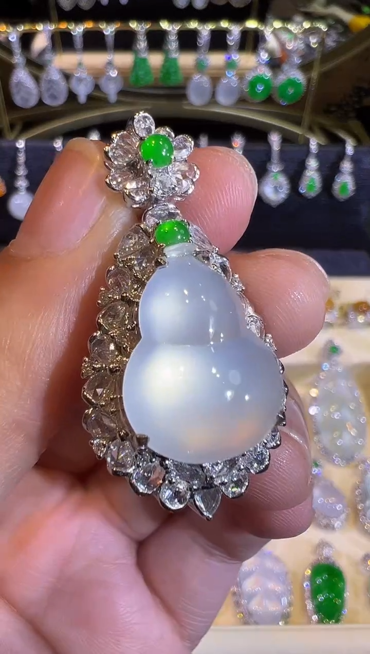 【闪购商品】翡翠吊坠(赠链)18K金镶嵌玻璃种茅台白葫芦吊坠