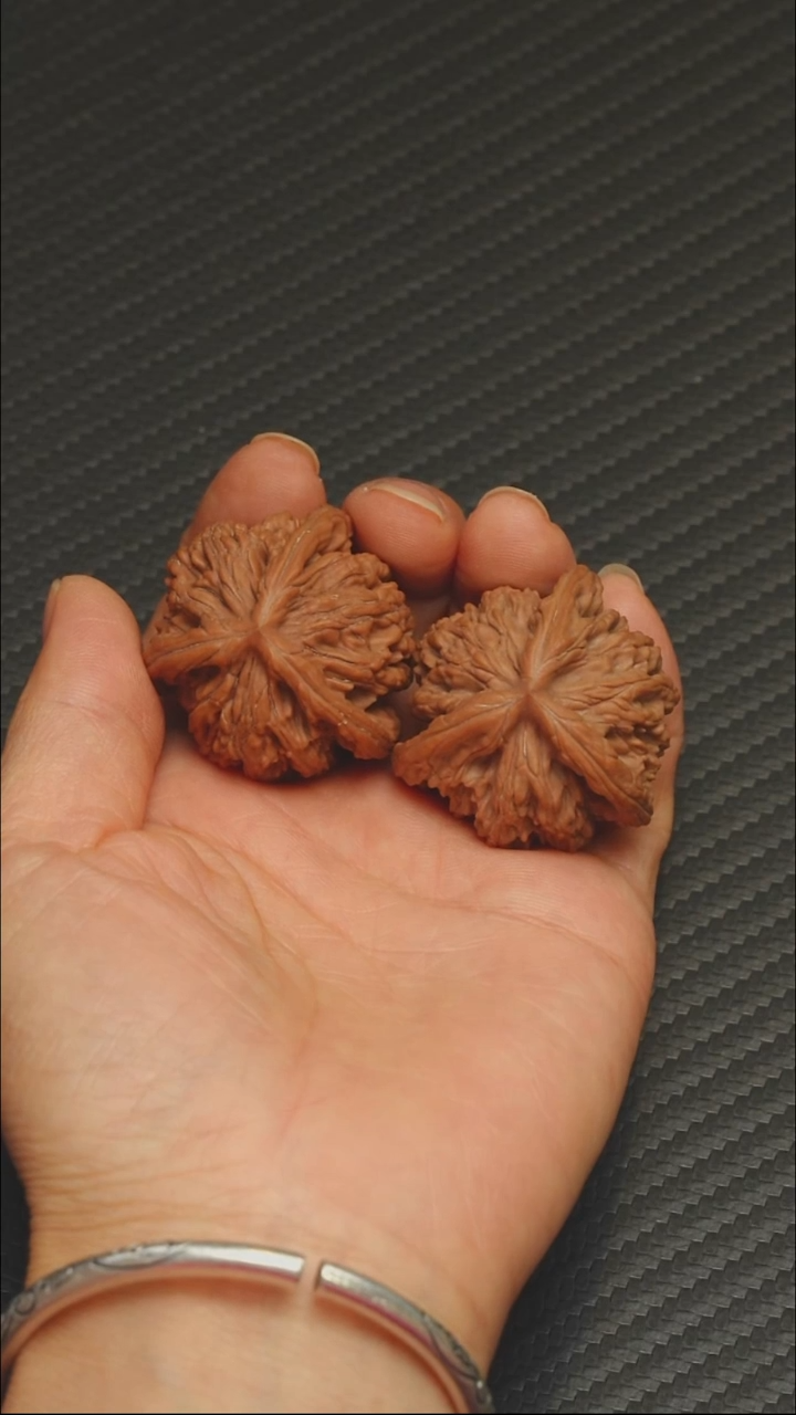 吊坠文玩核桃虎头三棱38