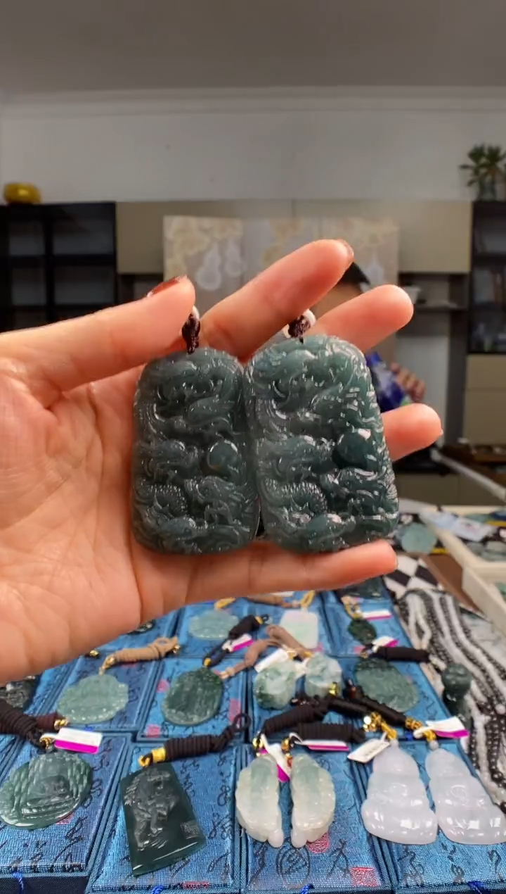 颈饰未镶嵌翡翠  多样性发其一