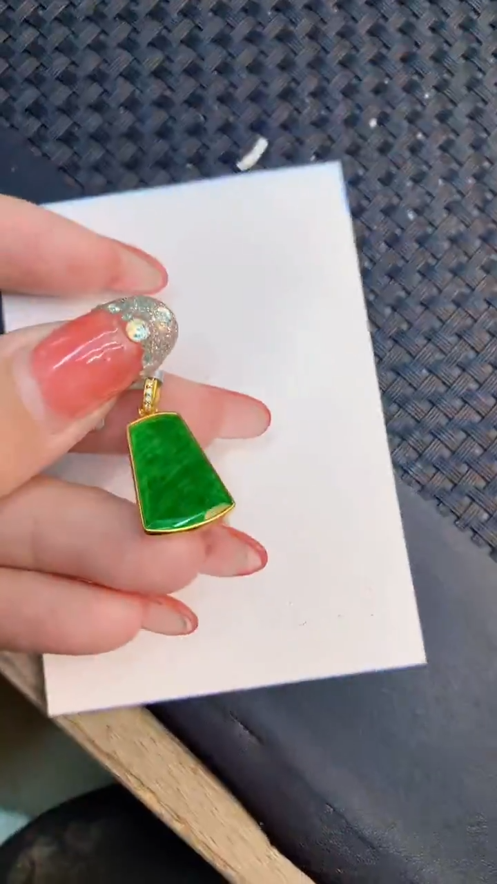 颈饰未镶嵌翡翠1