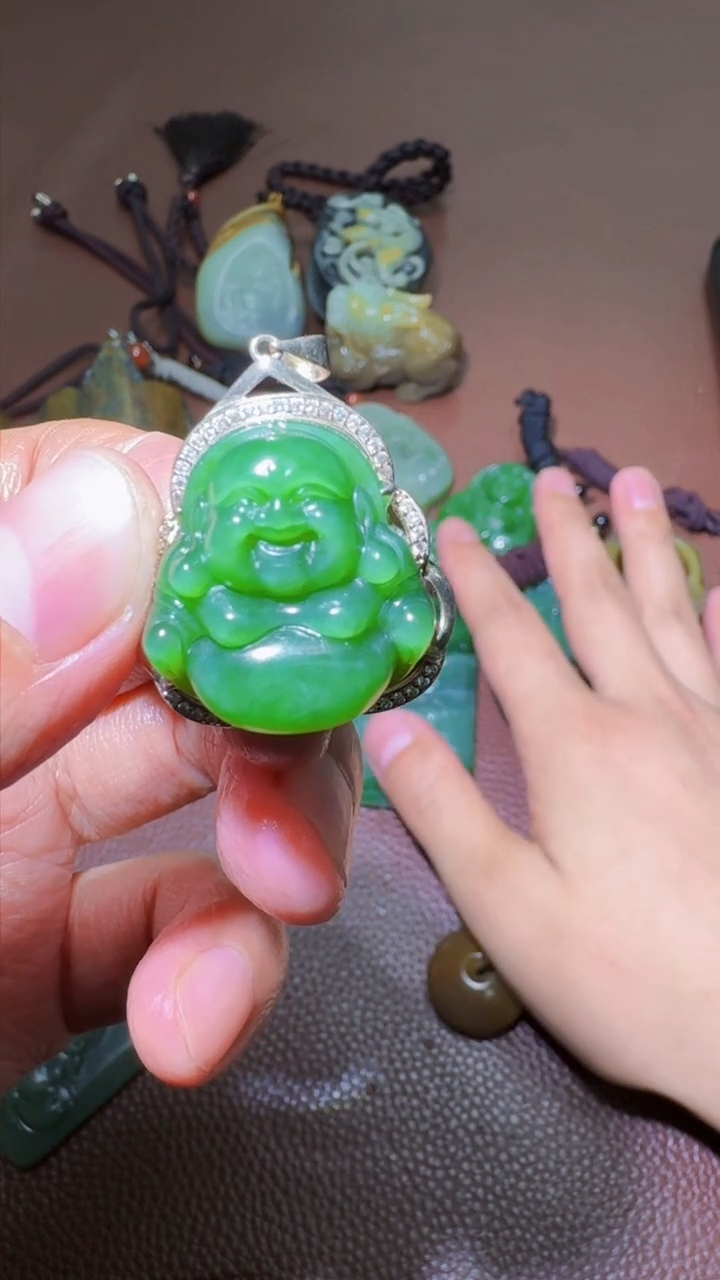 银S925镶嵌和田玉挂件下**。 和田玉