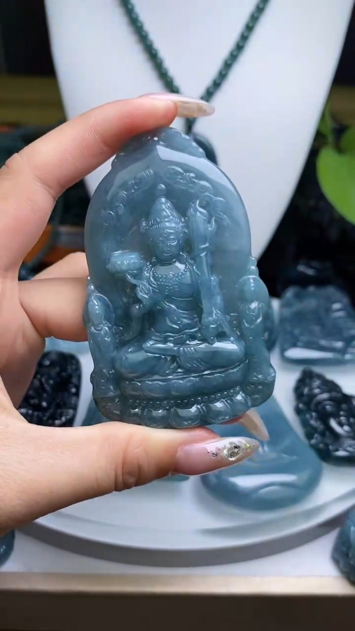 【闪购商品】翡翠未镶嵌颈饰