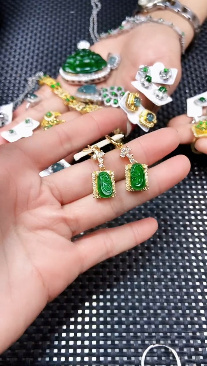 【闪购商品】翡翠耳饰未镶嵌111111111