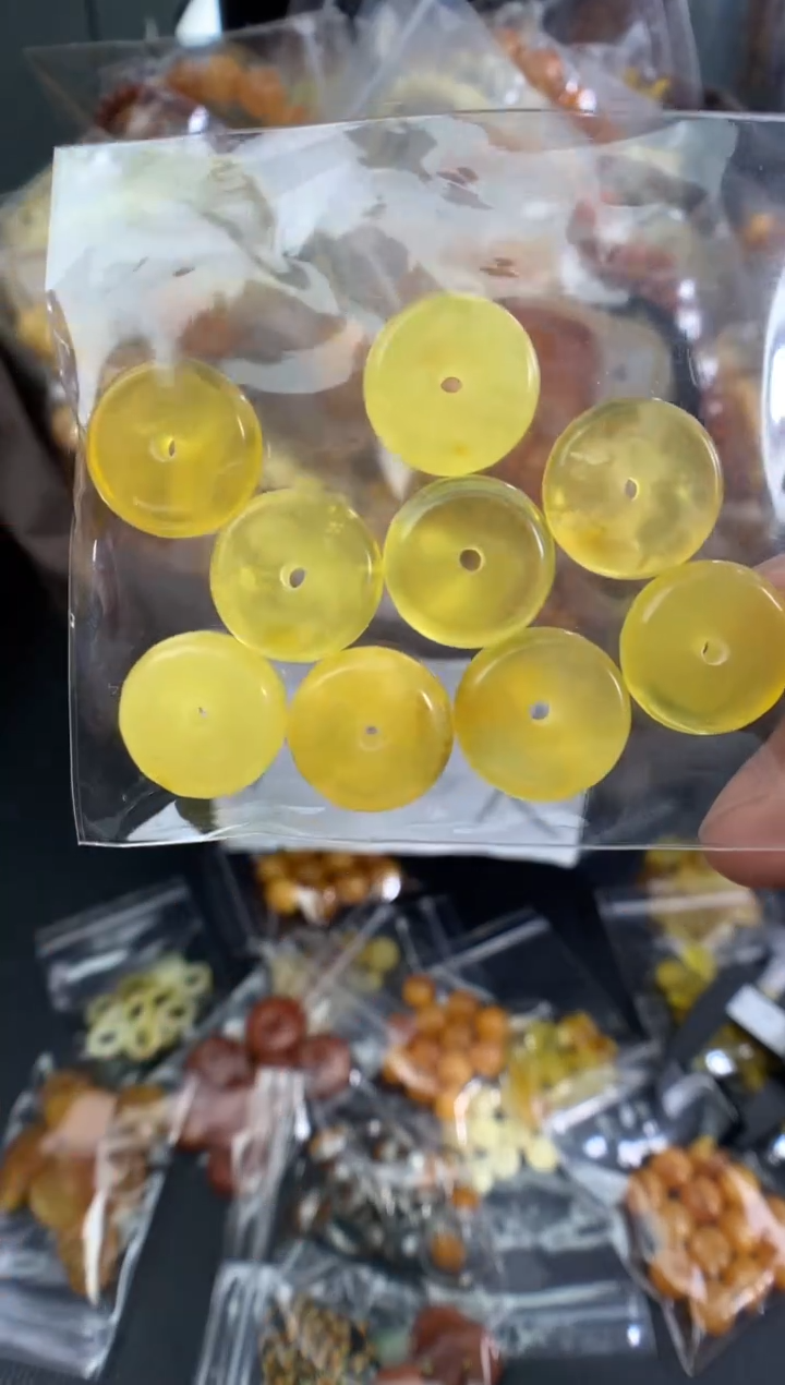 蜜蜡未镶嵌珠宝奇石多样性发一件