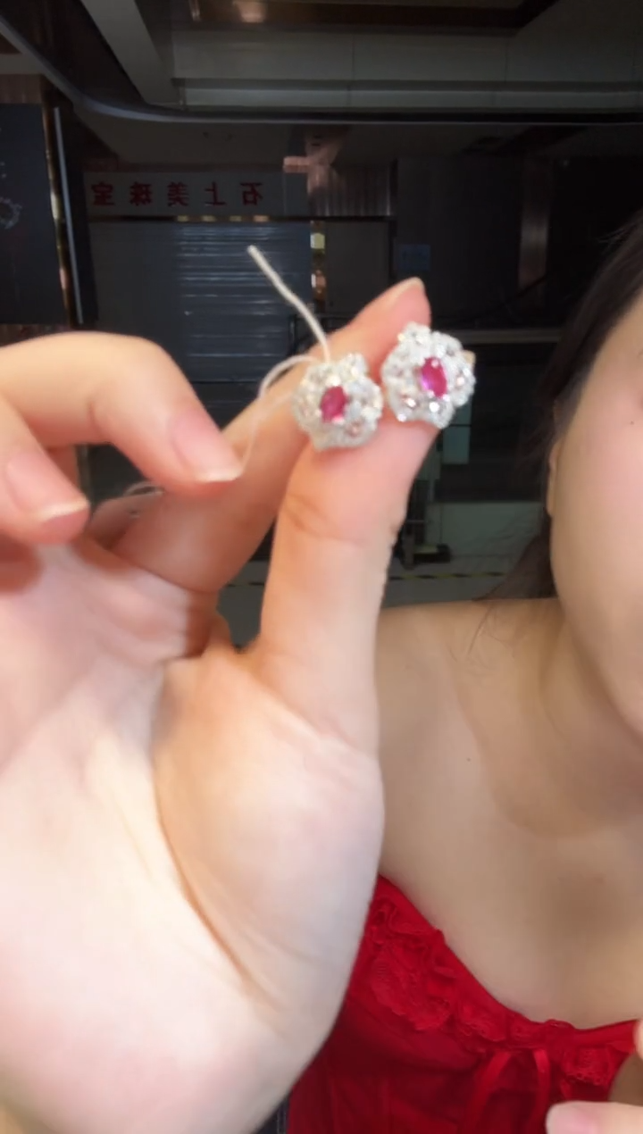 18K金镶嵌耳饰红宝石0.50ct