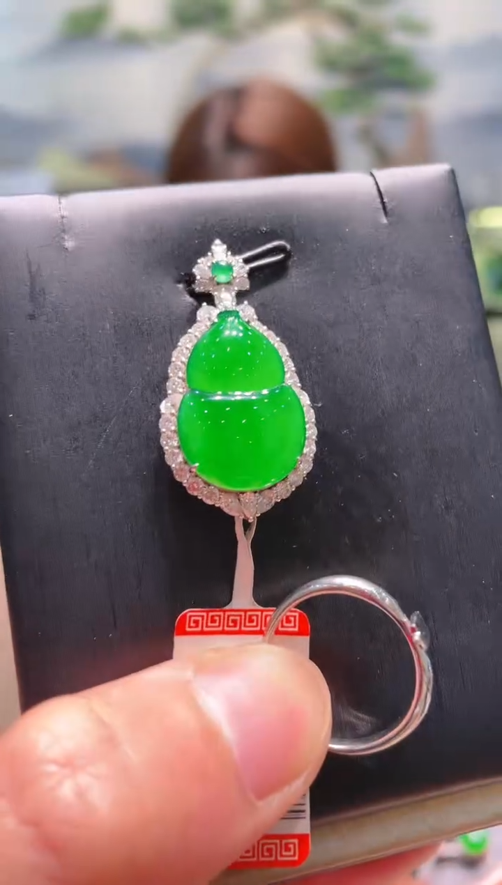 翡翠18K金镶嵌颈饰翡翠A67
