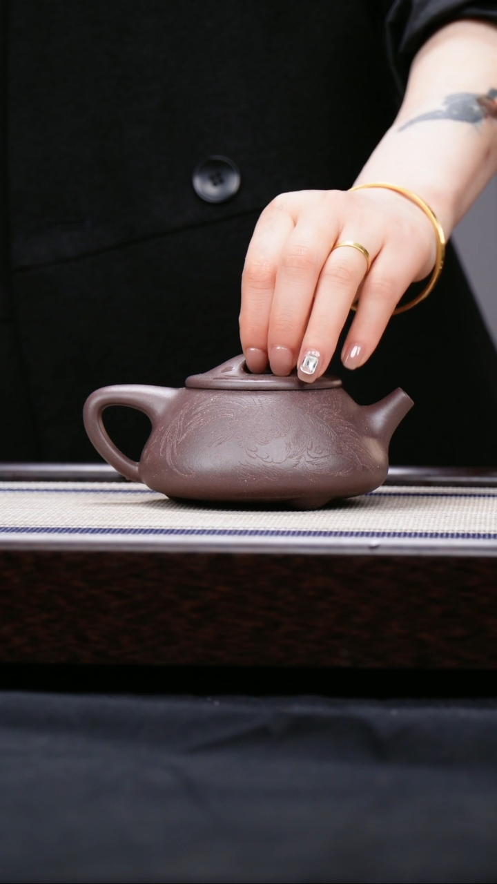 【闪购商品】紫砂茶壶四号井地槽青 刻绘龙凤 景州石瓢