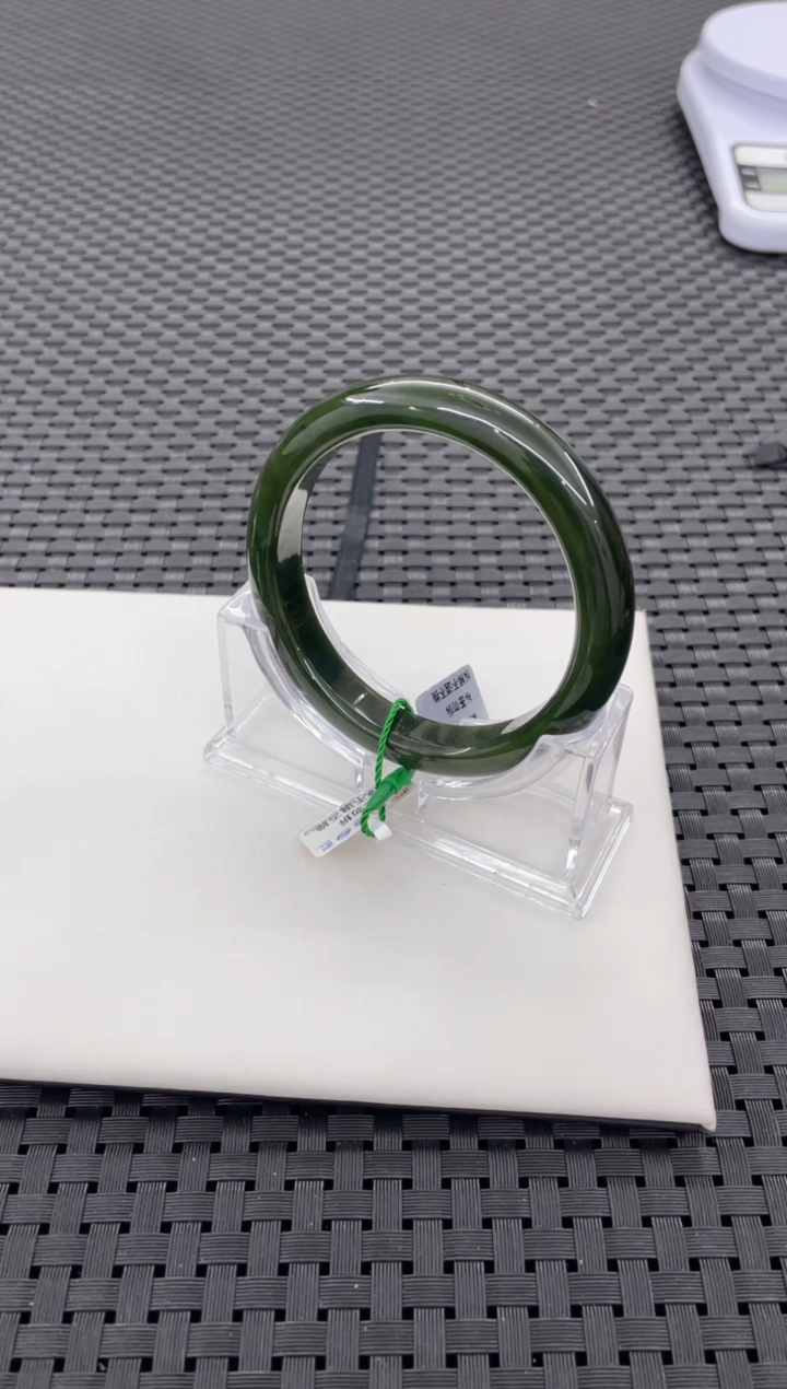 【闪购商品】和田玉手镯一条61+未镶嵌(多样性发一件) Z0496