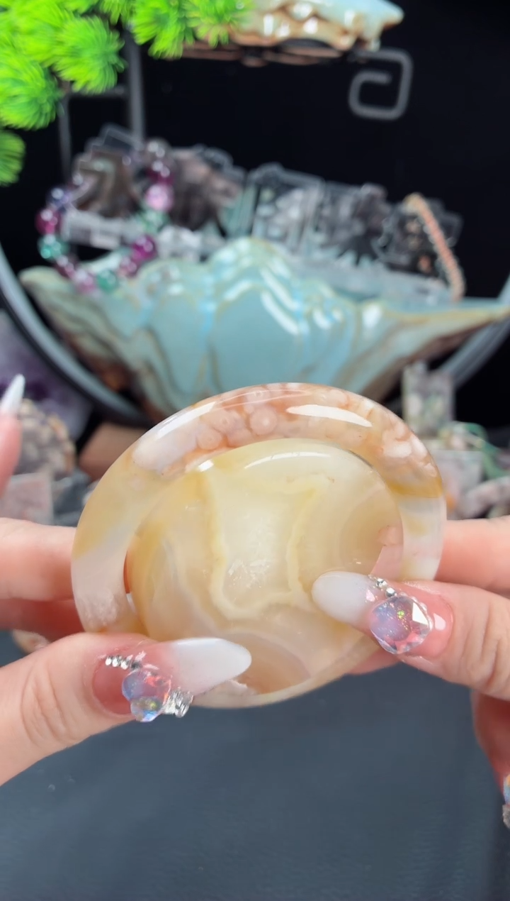 石英质玉手镯（圆镯）未镶嵌55