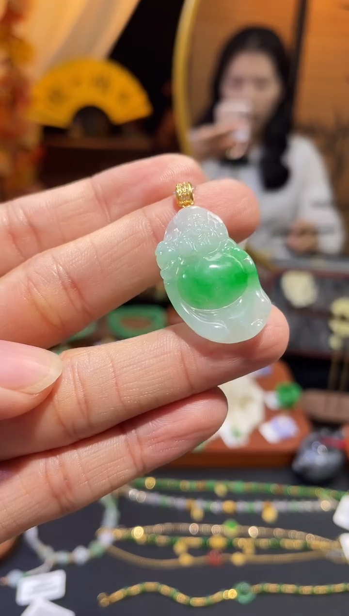 颈饰18K金镶嵌翡翠财神