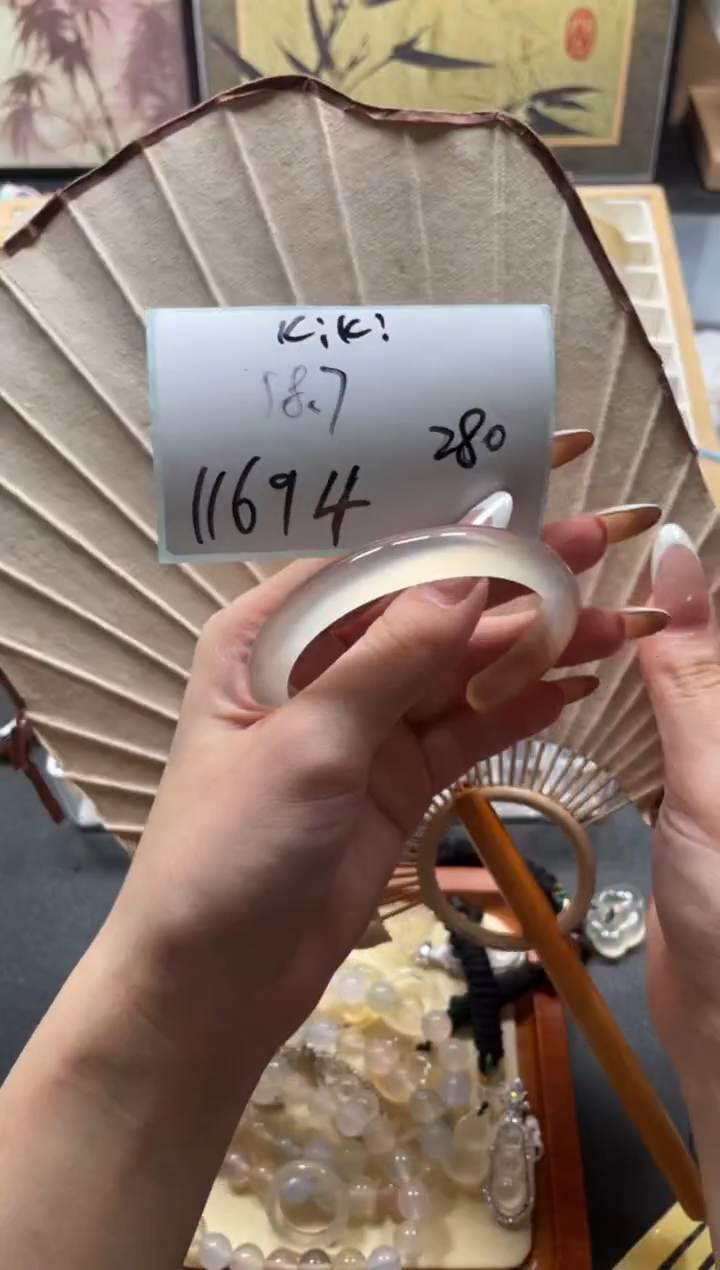玛瑙/玉髓手镯未镶嵌k****觉11694