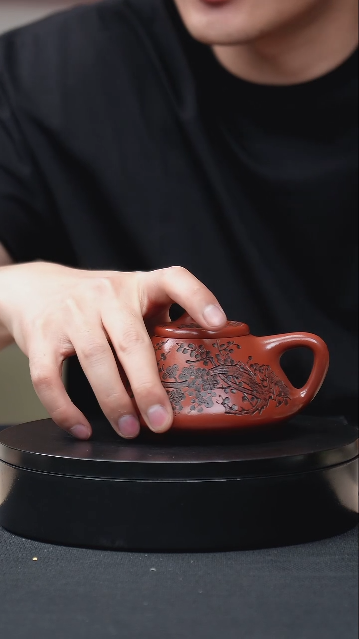 紫砂茶壶龙血砂刻绘梅花子冶石瓢