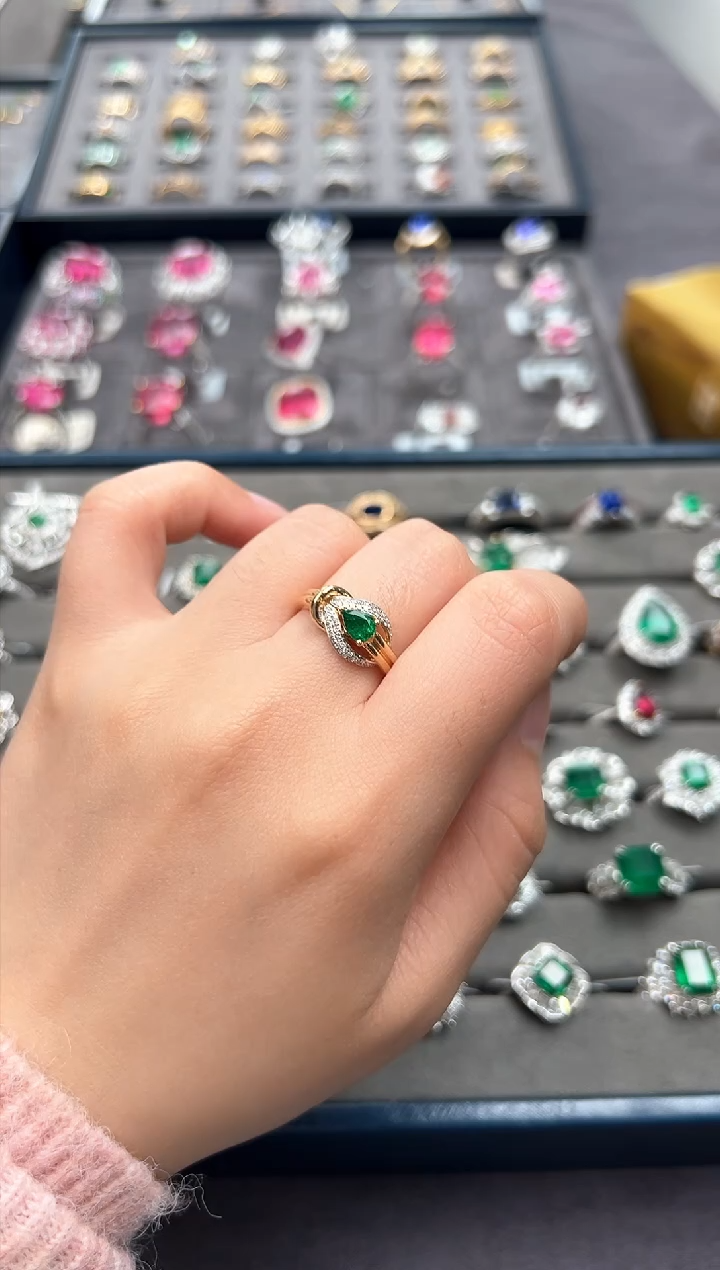 【闪购商品】祖母绿戒指18K金镶嵌/0.36ct/灵蛇