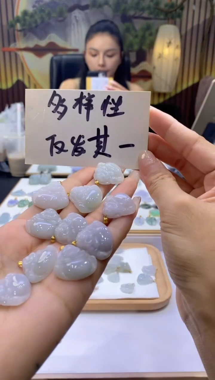 翡翠18K金镶嵌颈饰多样性仅发其一5064