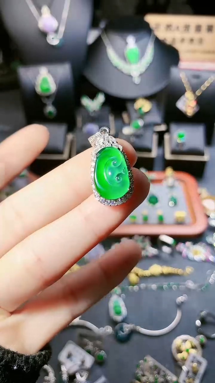 【闪购商品】翡翠吊坠(赠链)银S925镶嵌吊坠