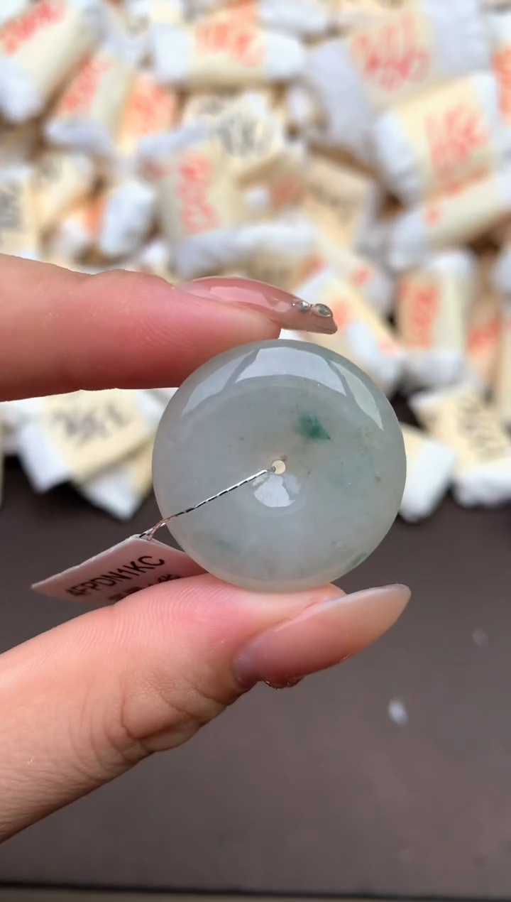 【闪购商品】翡翠未镶嵌颈饰—