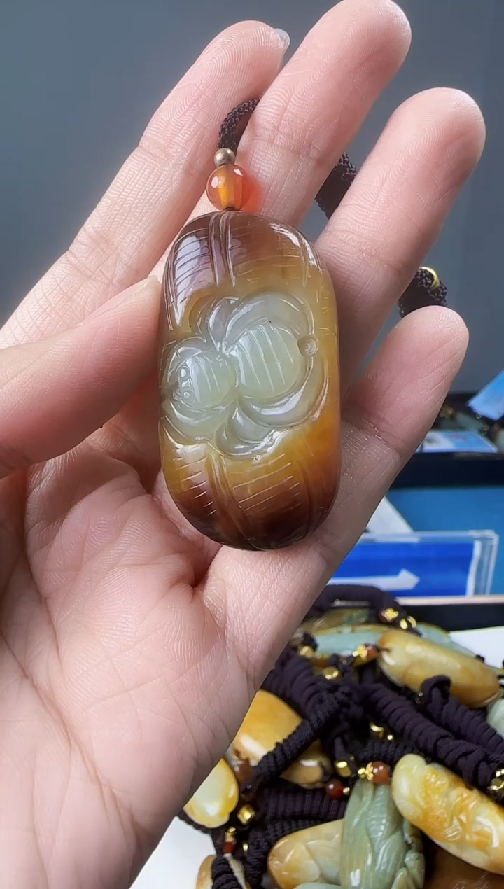 和田玉未镶嵌颈饰1