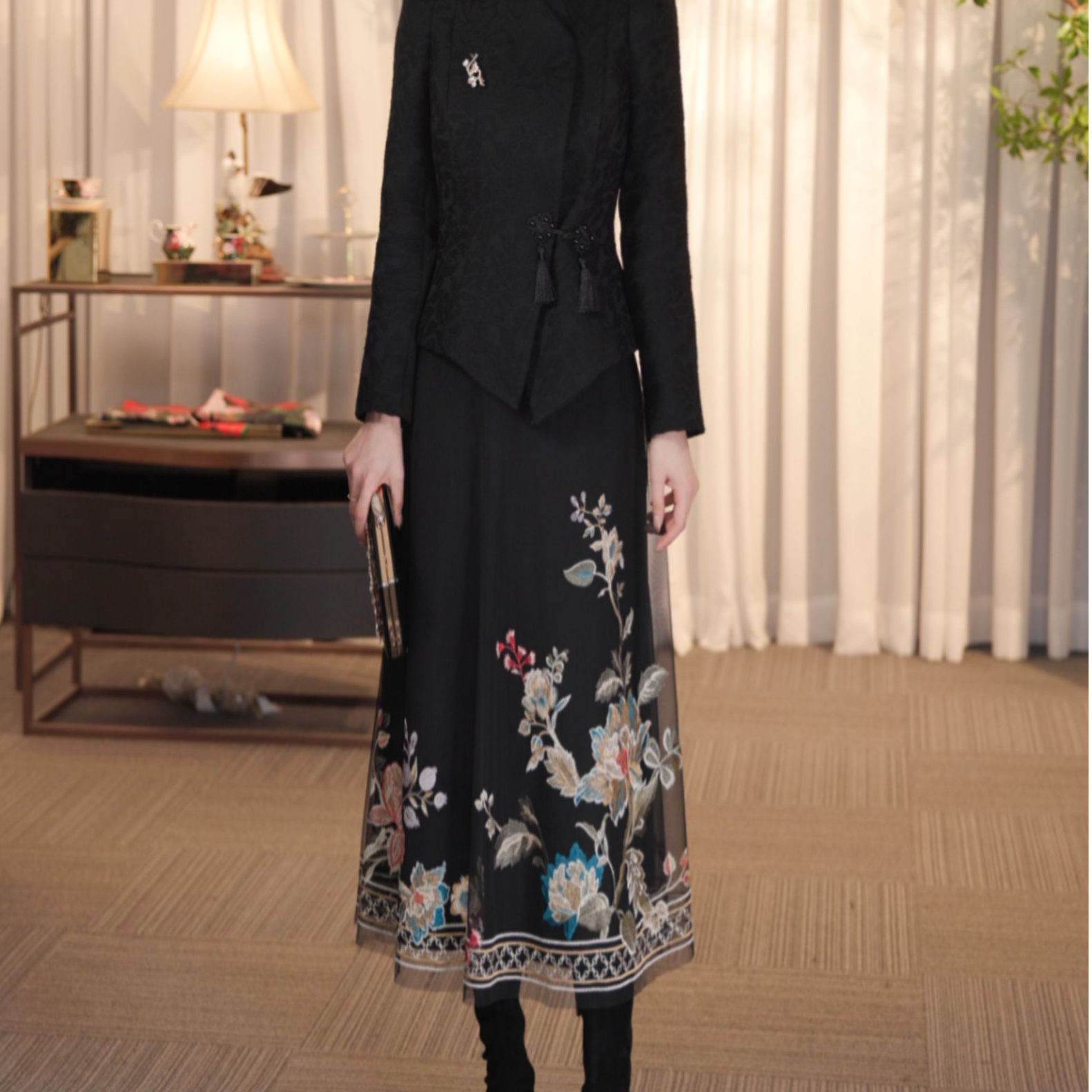SUSSI古色丨“盛世唐朝”中式黑色秋款手工刺绣下摆A字半身裙女