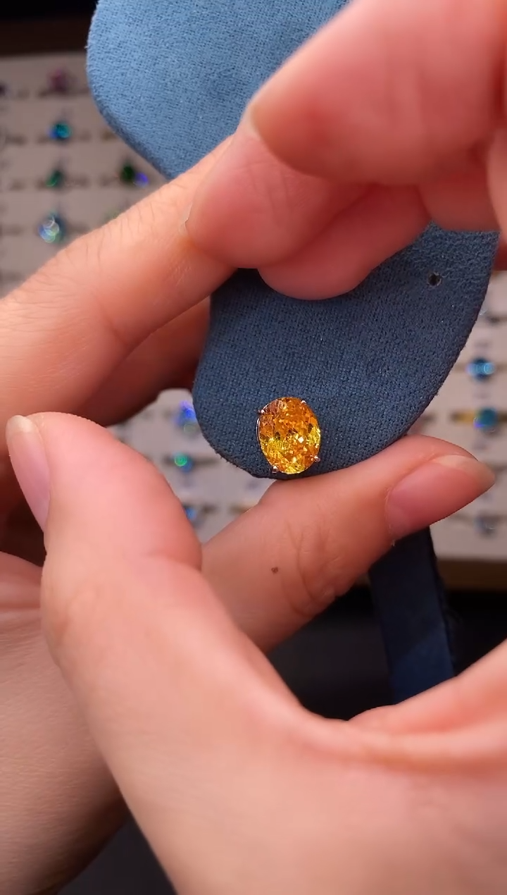 5克拉碧玺（处理）欧美风耳钉