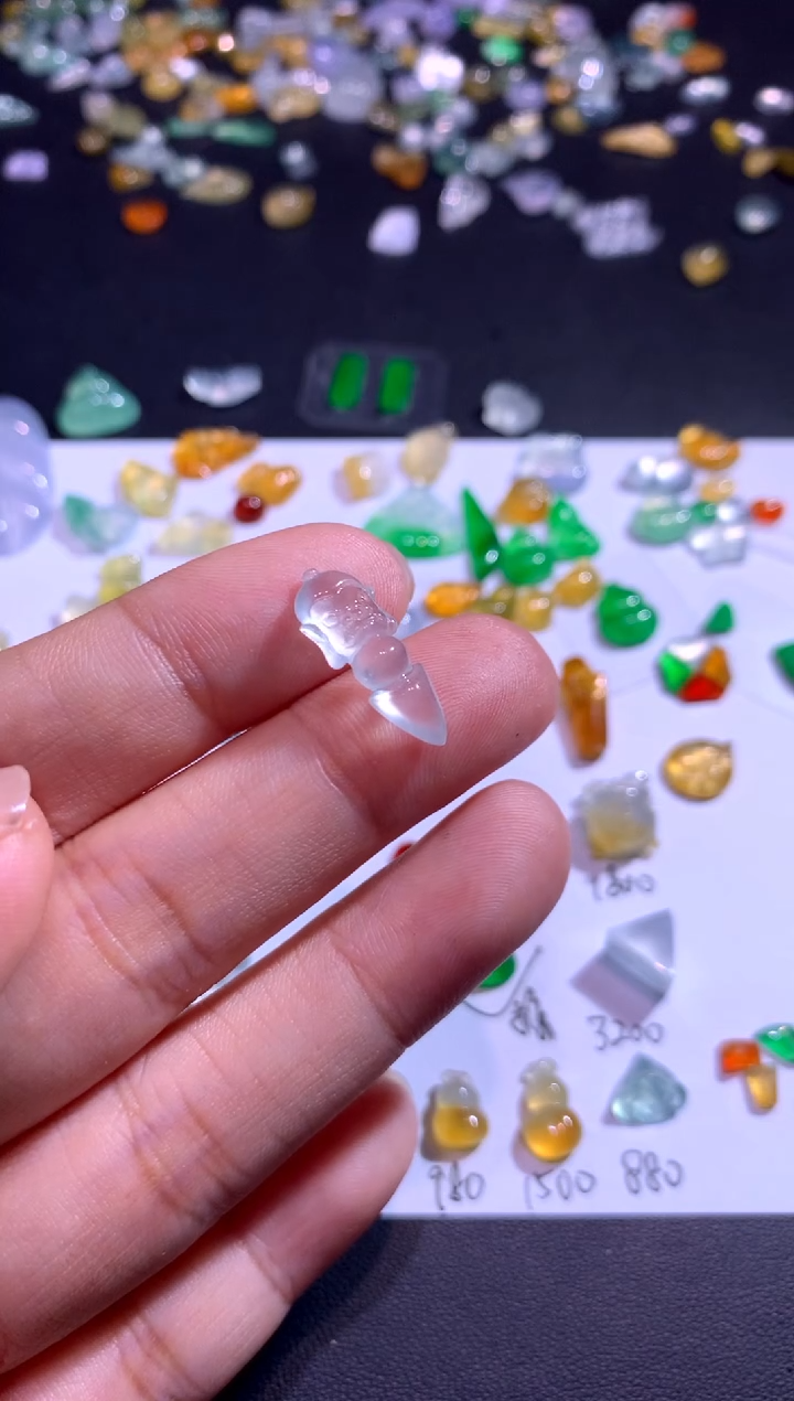 颈饰未镶嵌翡翠杵