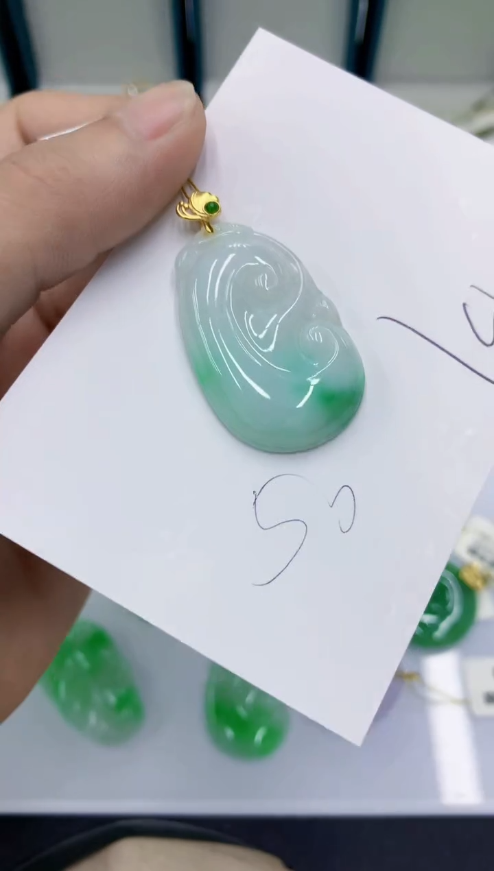 翡翠未镶嵌颈饰翡翠