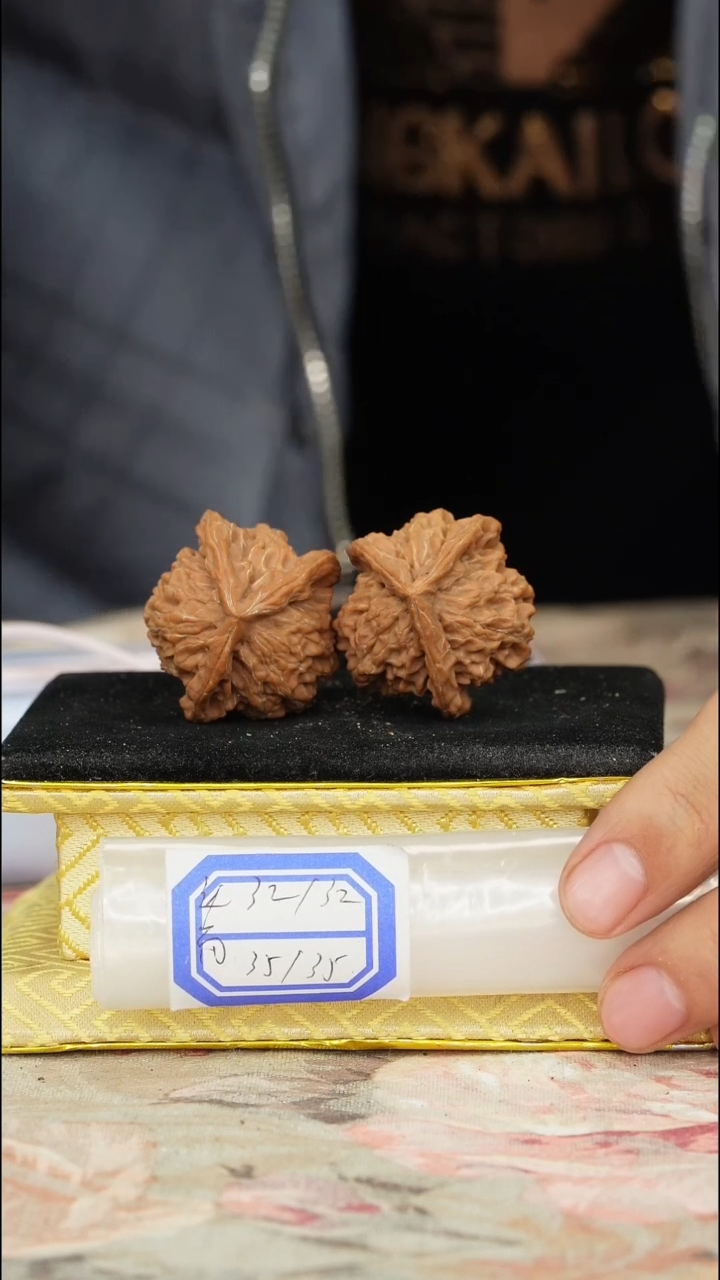 【闪购商品】文玩核桃把件盘山三棱