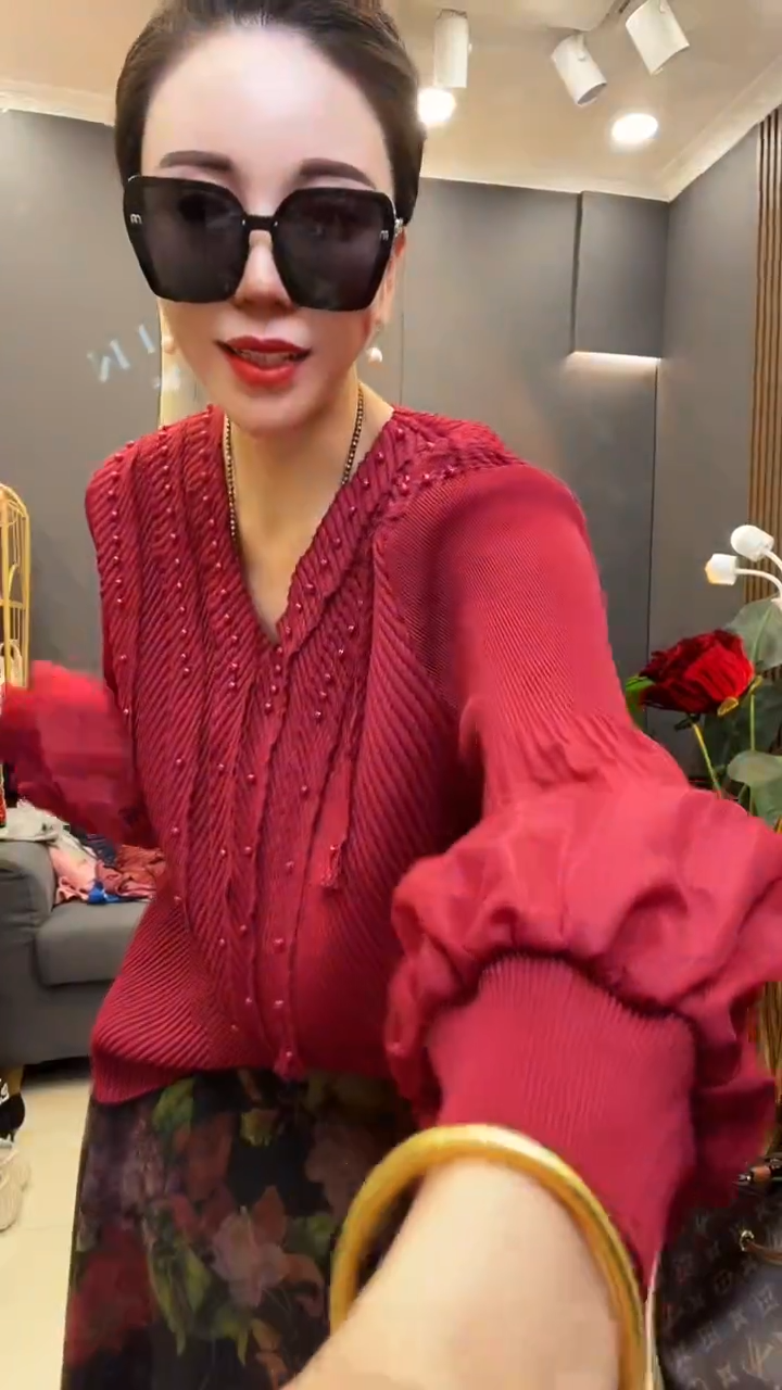 聚酯纤维（涤纶）红色 珠珠衫