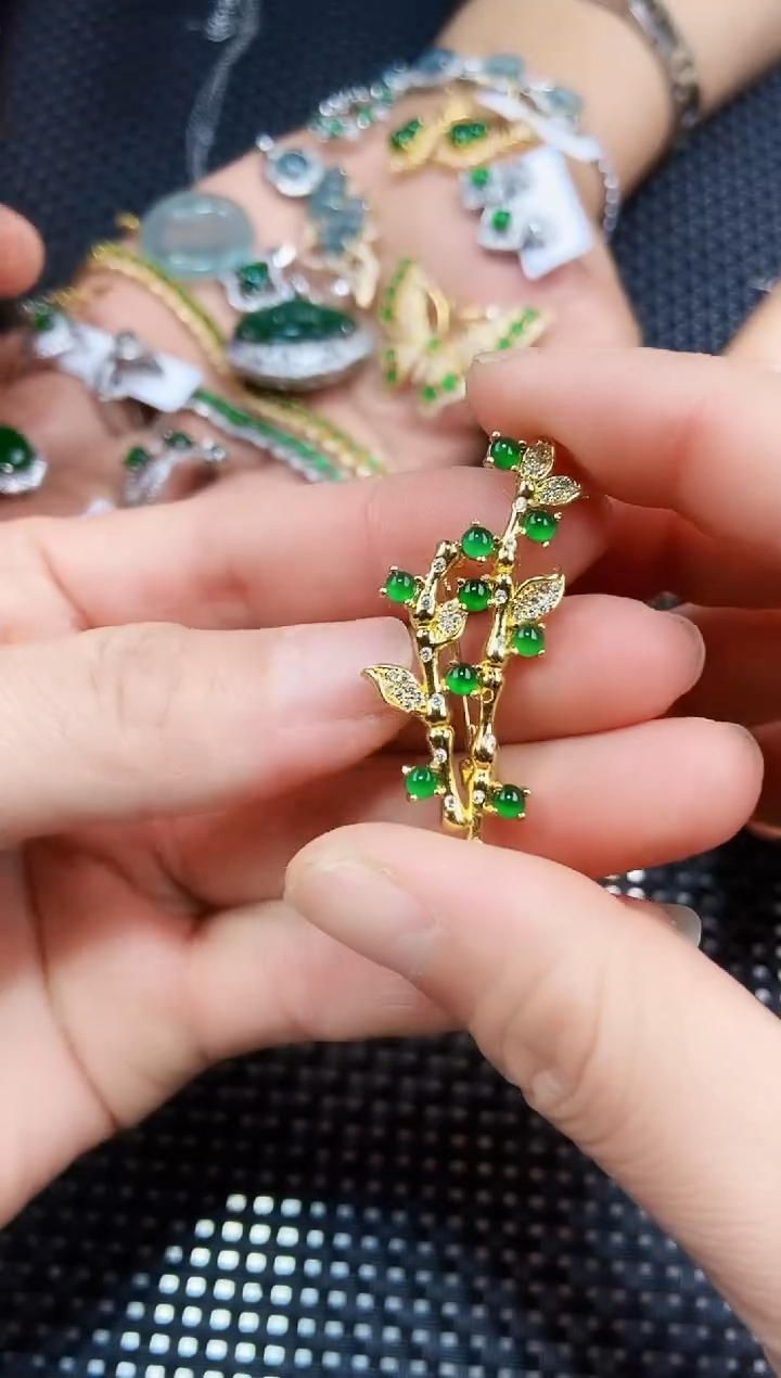 【闪购商品】翡翠吊坠(不含链)未镶嵌111111111