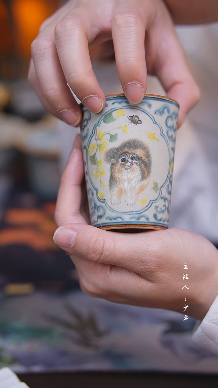 【闪购商品】其他【半闲朴云堂 | 祥云斗彩猫戏蝴蝶可乐杯