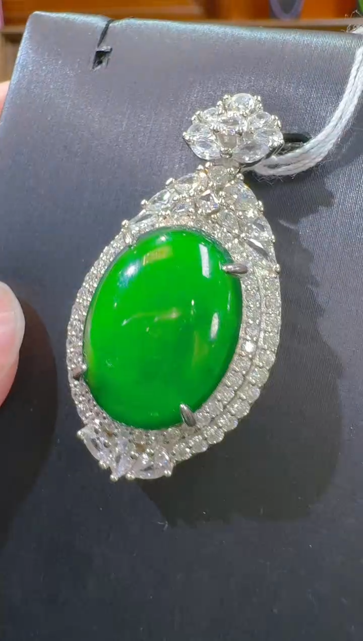 【闪购商品】翡翠吊坠(赠链)银S925镶嵌天然A货翡翠