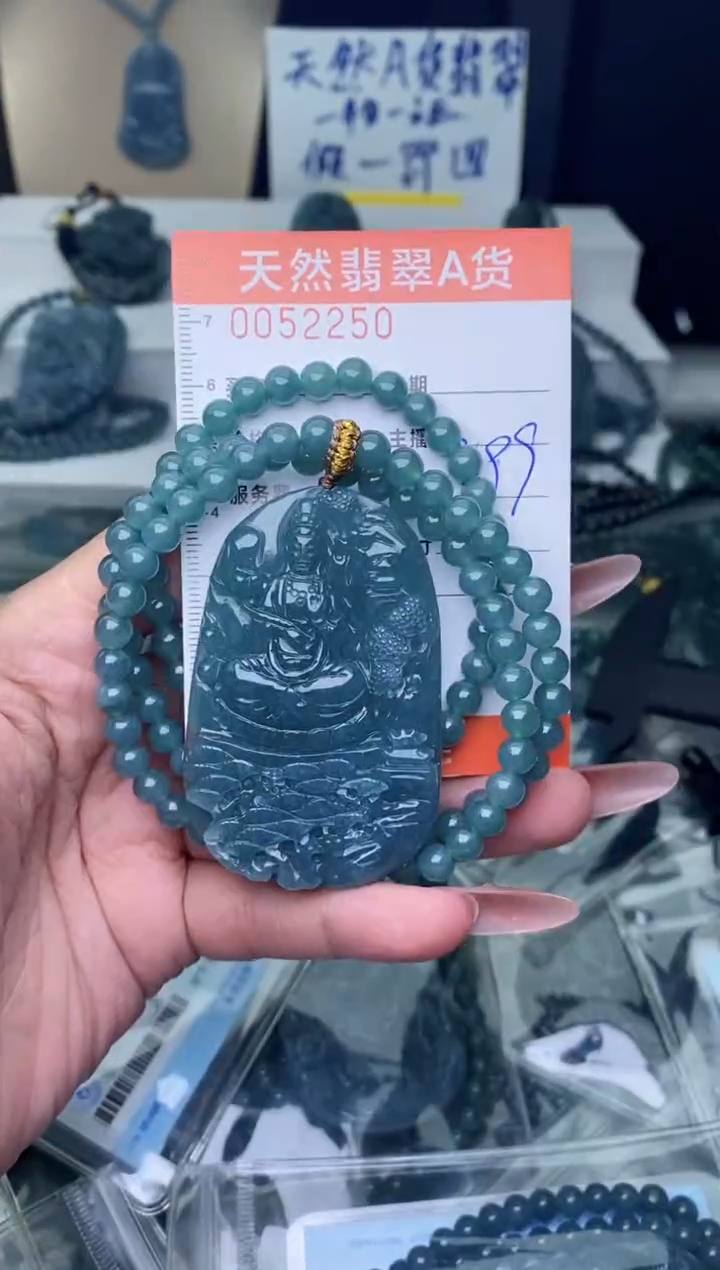 【闪购商品】翡翠颈饰未镶嵌··········