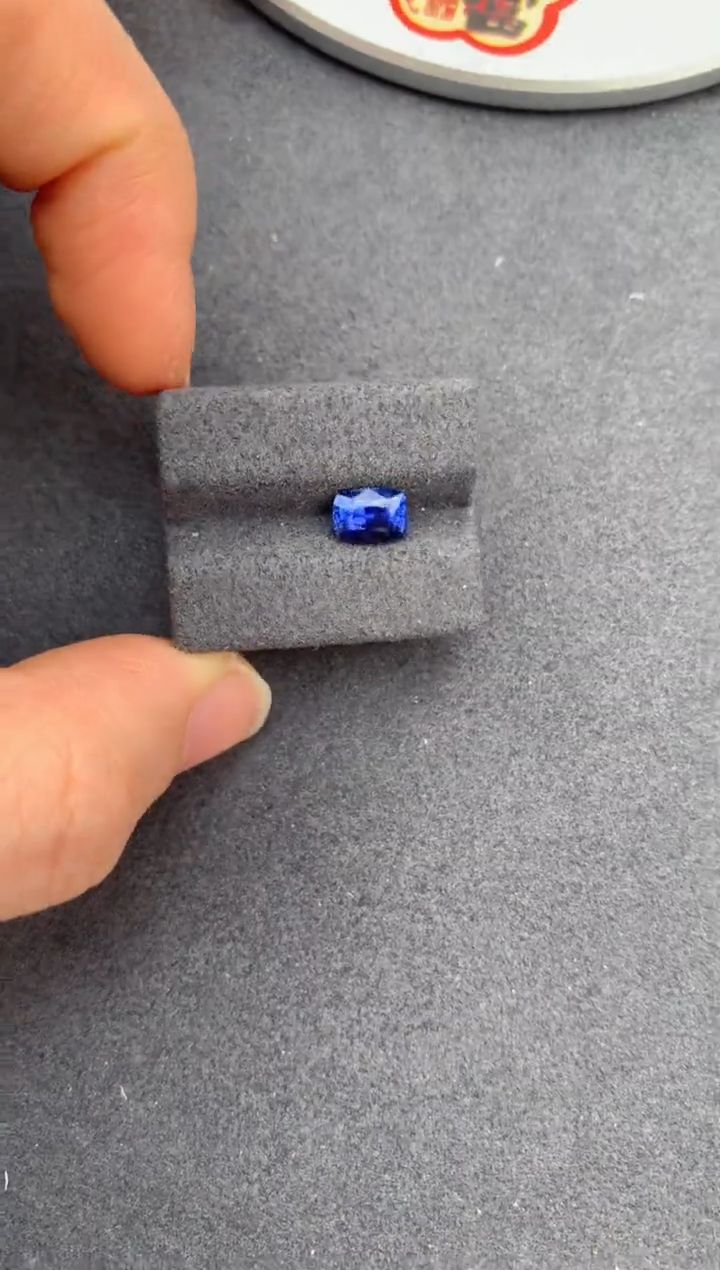 【闪购商品】蓝宝石裸石未镶嵌1.3ct矢车菊