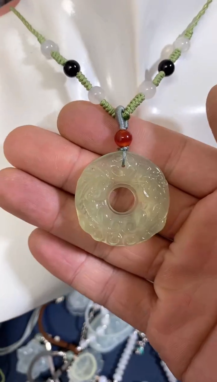 【闪购商品】蛇纹石玉颈饰未镶嵌岫玉