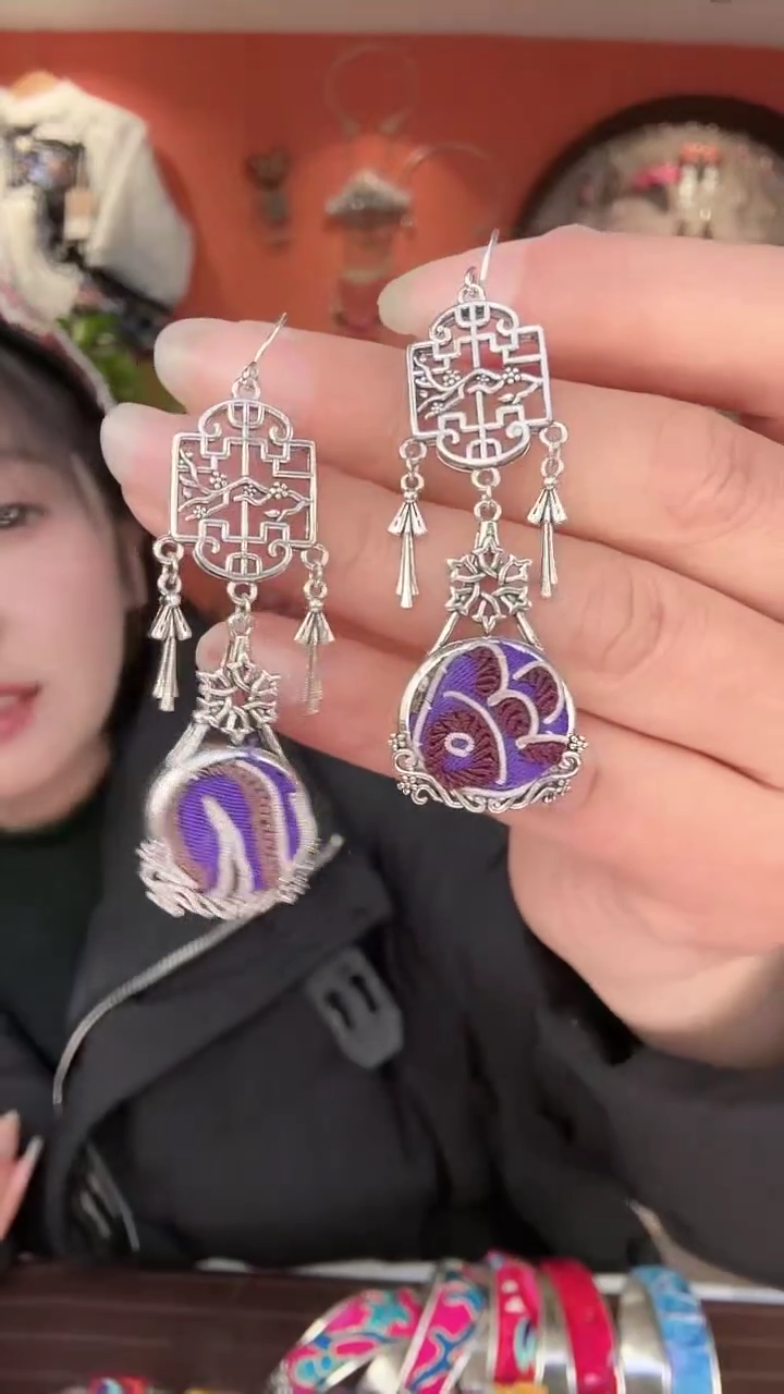 织绣非遗手工苗绣刺绣饰品14